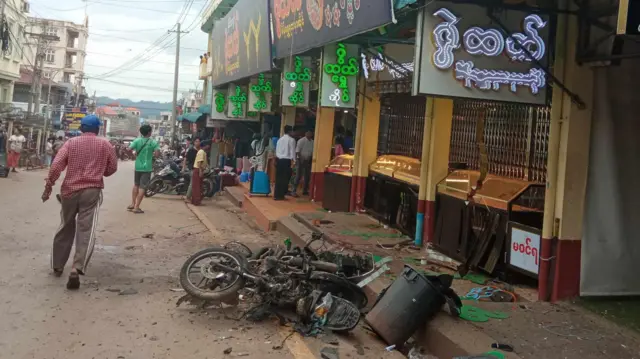 ဆိုင်ကယ်တစ်စီးကနေ ပေါက်ကွဲမှုဖြစ်