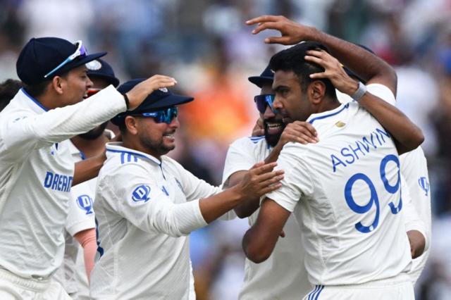 இந்திய மைதானங்களில் மட்டுமே விக்கெட் வீழ்த்துபவரா அஸ்வின்? 100 டெஸ்ட் போட்டிகளில் கடந்த மைல்கல் என்ன?