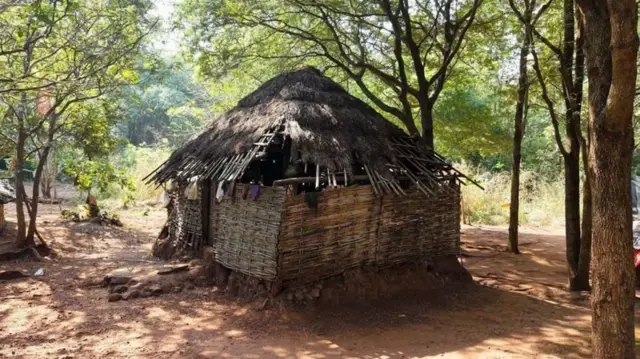 ரெட்டையாவை வலுக்கட்டாயமாக கீழே அழைத்து வந்தாலும் அவர் நிம்மதியாக இருக்க மாட்டார் என்பதால், அவர் இருக்கும் இடத்திலேயே ரெட்டையாவின் வீட்டிற்கு சூரிய சக்தி பொருத்தப்பட்டு, அதைச் சுற்றி வேலி அமைக்க வேண்டும் என கோகுலபுடி இளைஞர்கள் கோரிக்கை விடுத்துள்ளனர். 