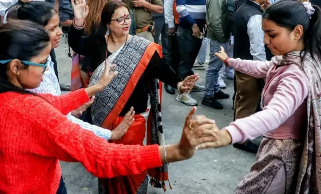 બિહારમાં ભાજપ અને જેડીયુ કેમ જીત્યા, બિહારમાં કૉંગ્રેસ અને રાજદ કેમ હાર્યા, એનડીઓનો વિજય, મહાગઠબંધનનો પરાજય, નીતીશ કુમાર મુખ્ય મંત્રી બનશે, નરેન્દ્ર મોદી, તેજસ્વી યાદવ, જેડીયુ, ભાજપ, કોંગ્રેસ, બીબીસી ગુજરાતી