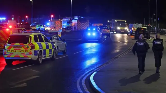 பிரிட்டன்: ரயிலில் கத்திக்குத்து தாக்குதலில் 9 பேர் கவலைக்கிடம்