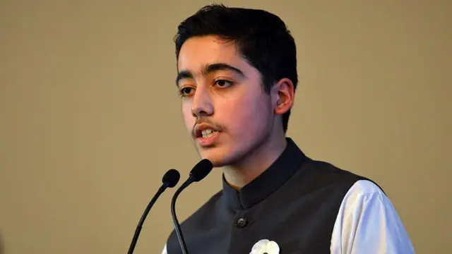 عمر کے بھائی احمد سنہ 2022 میں آکسفرڈ یونیورسٹی یونین کے صدر تھے