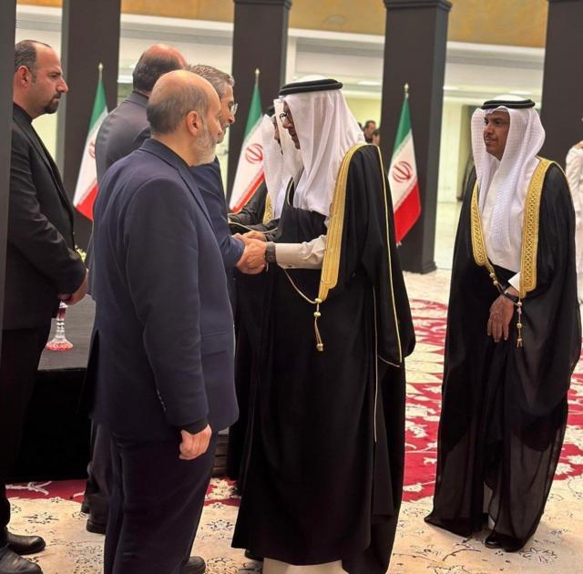 وزير الخارجية البحريني عبد اللطيف الزياني يشارك في جنازة الرئيس الإيراني إبراهيم رئيسي
