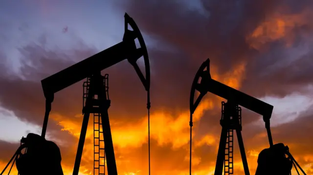 तेल खपत में अमेरिका और चीन के बाद भारत, दुनिया का सबसे बड़ा देश है