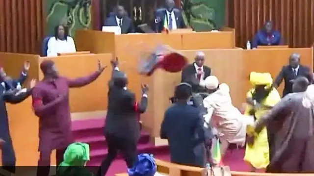 Miseensonni parlaamaa yeroo wal-lolan