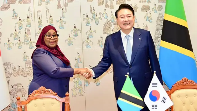 Perezida Yoon Suk Yeol wa Korea y'Epfo hamwe na Samia Suluhu wa Tanzania kuri iki cyumweru i Seoul