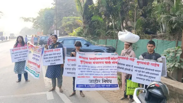 न्याय मागण्यासाठी निघालेलं कुटुंब.