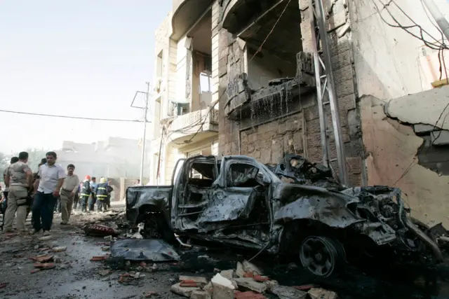 Iroq jasad sanog‘i (IBS – Iraq Body Count) tashkiloti raqamlariga qaralsa, 2003 va 2022 yillar orasida 209 982 oddiy iroqliklar halok bo‘lgan.