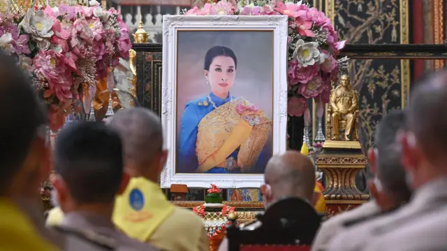 พิธีสวดพระพุทธมนต์ ถวายพระพรชัยมงคลให้พระองค์ภา