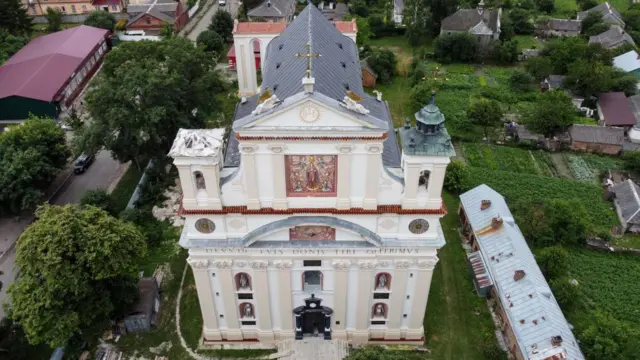 Костел святої Трійці в Олиці