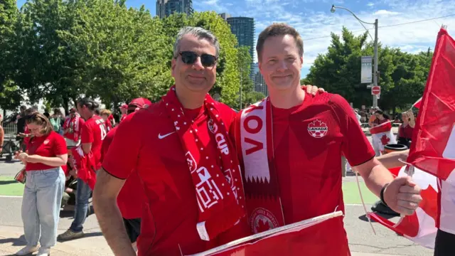 Peter Giacobbe (kiri) dan Robert McIntosh mendukung Kanada di semua pertandingan di Toronto dan Vancouver.