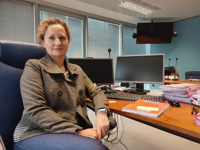 La jueza María del Carmen Gutiérrez en el juzgado de violencia de género de Málaga.