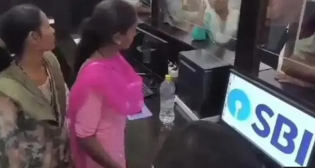 Awọn ẹka ayederu banki ti wọn da silẹ naa.