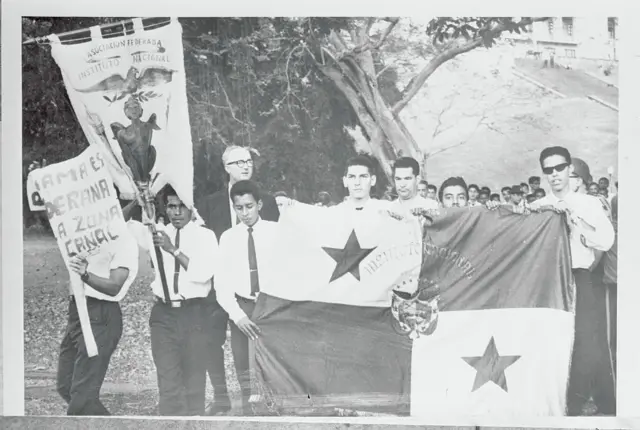 En enero de 1964 hubo fuertes enfrentamientos entre estudiantes y agentes de la policía.