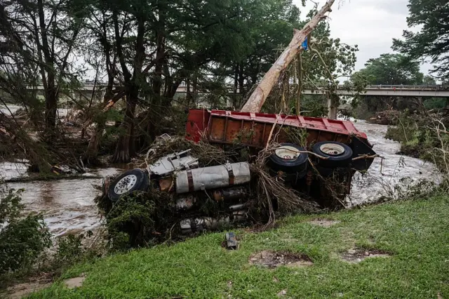 બીબીસી ગુજરાતી અમેરિકા પૂર વાવાઝોડું ટૅક્સાસ વિનાશ ડોનાલ્ડ ટ્રમ્પ