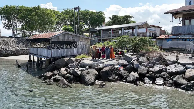 Mak Dek, Agustina Dewi, Safiatuddin, gampong ule lheue, banda aceh, aceh, tsunami aceh 2004, peringatan tsunami aceh 2004, gempa, tsunami, mitigasi