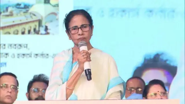 मुख्यमंत्री ममता बॅनर्जी यांनी लोकांना शांतता राखण्याचे आवाहन केले आहे.