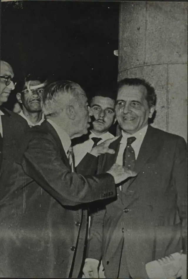 Prestes durante visita à Associação Brasileira de Imprensa nos anos 1950