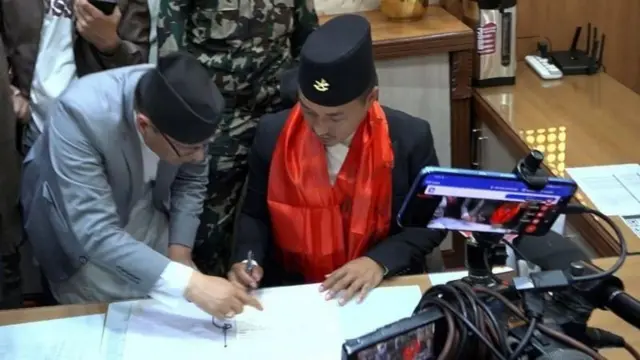 सुधन गुरुंग यांनी शुक्रवारी (27 मार्च) गृहमंत्री म्हणून पदभार स्वीकारला