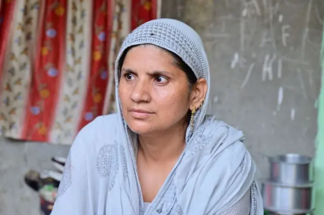 विद्यार्थ्याची आई रुबीना