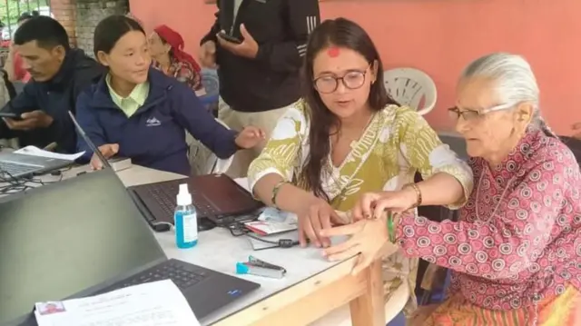 दोलखाको शैलुङ गाउँपालिकाले काठमाण्डूमा चलाएको 'घुम्ती शिविर'