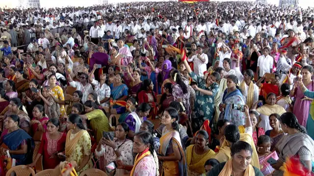 விஜய் கரூர் பயணம், அரசுப் பணி வழங்க தடையில்லை