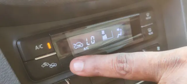 కారులో ఏసీ