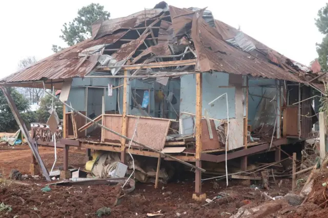 နိုဝင်ဘာ ၁၈ ရက်မှာ လေကြောင်းထပ်မံတိုက်ခံရတဲ့ ဖယ်ခုံမြို့ထဲက ဘန်ကောက်စစ်ရှောင်စခန်း