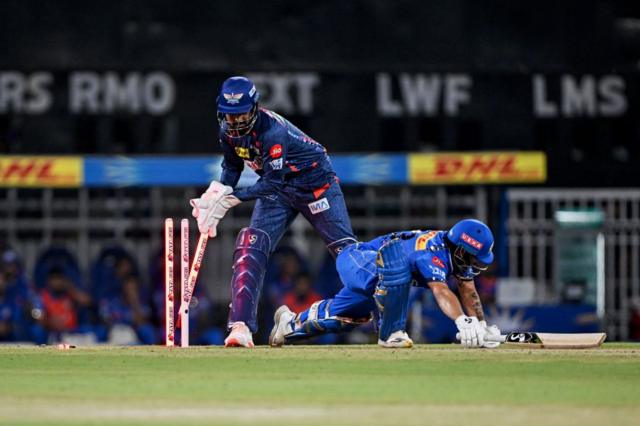 மும்பை - லக்னோ