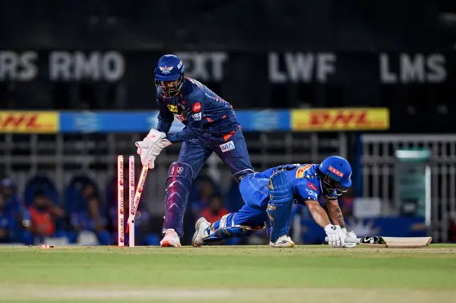 மும்பை - லக்னோ