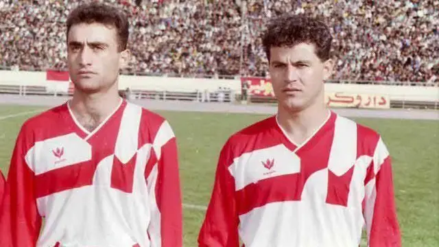 حسین عبدی (چپ) در کنار فرشاد پیوس، گلزن اسطوره‌ای سال‌های گذشته پرسپولیس