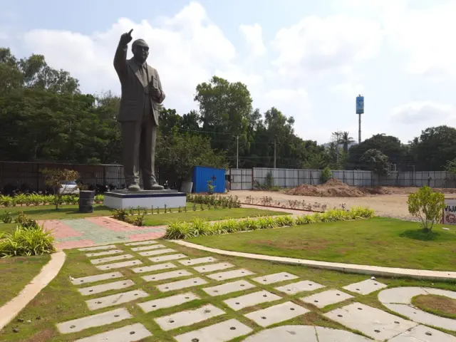 అంబేడ్కర్ విగ్రహం
