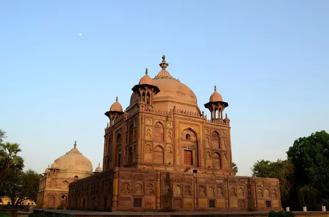 خسرو کا مقبرہ 