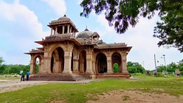 રોજા-રોજીનો મકબરો