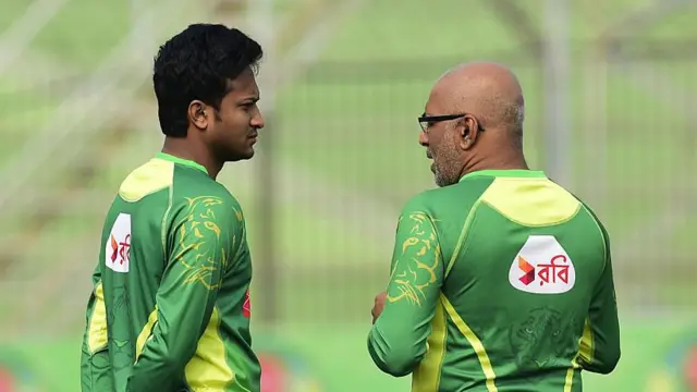 সাকিব আল হাসানের শৃঙ্খলাজনিত নানা আচরণে হাথুরুসিংহে নাখোশ ছিলেন