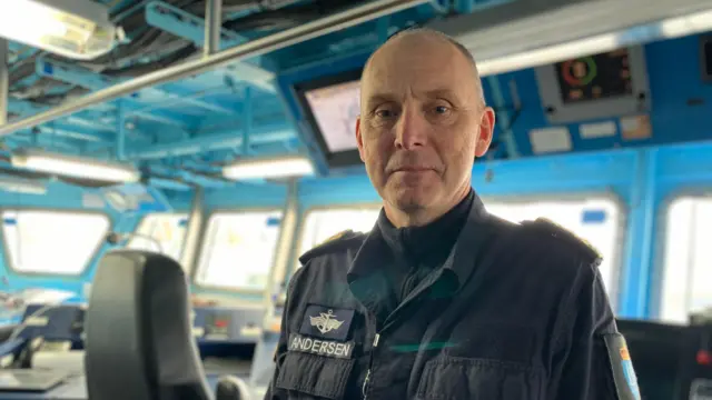 Vice Adm Rune Andersen desde la cubierta del barco noruego. 