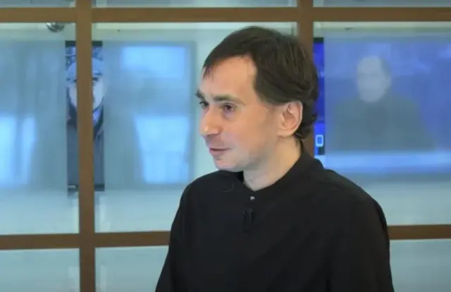 Kushnir a parlé de ses études sur une chaîne de télévision locale.