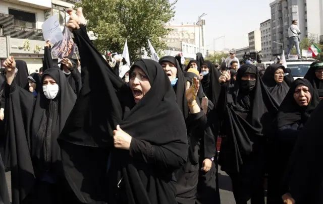 Women at a pro-government demonstration