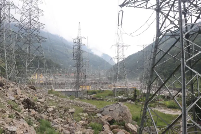 बाढीबाट क्षति बेहोरेको एक जलविद्युत् सबस्टेशन