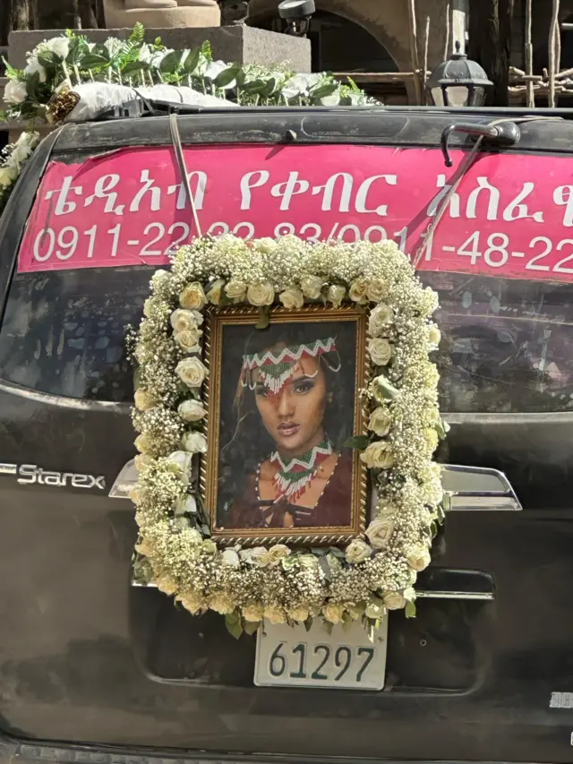 Taytlarda jinsiy aloqada bolgan keksa odamlar