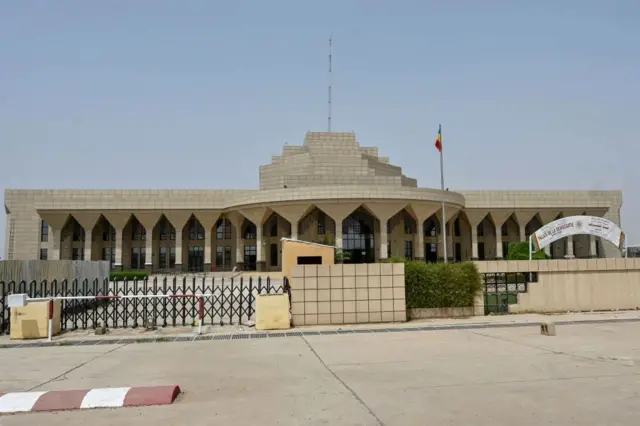 Cette photographie montre une vue générale du bâtiment de l'Assemblée nationale du Tchad à N'Djamena, le 12 mai 2024. 