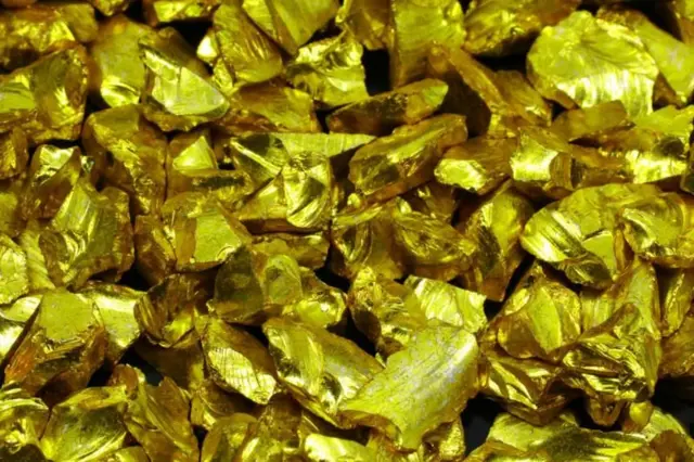 સોનાના ભાવ કેમ વધી રહ્યા છે, શું સોનાના ભાવ ઘટશે, સોનામાં રોકાણ કરવું જોઈએ, સોનું રૂ. 12 હજાર થશે, સોનું કેટલે પહોંચશે, બીબીસી ગુજરાતી 