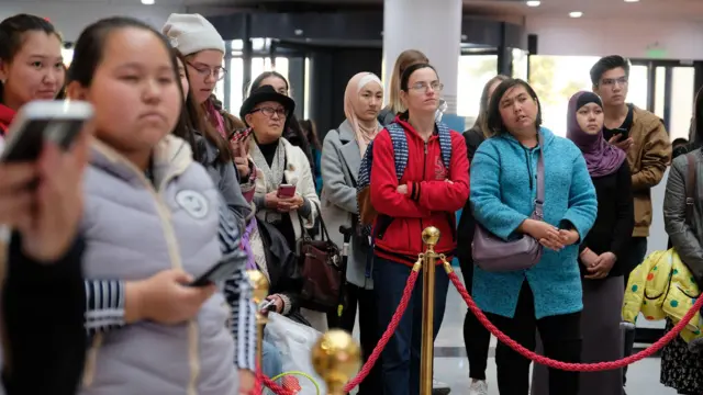 Укук коргоочулар, бейөкмөт уюмдардын адистери жер-жерлерде аялдар менен жолугушуу өткөрүп турушат 