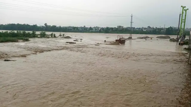 बाढीका कारण जलमग्न स्थान