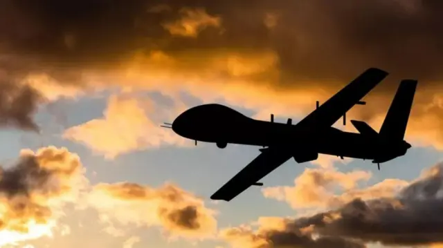 अमेरिकन राष्ट्राध्यक्षांचं विमान एअरफोर्स-1 हा एक उडता अभेद्य किल्ला असतो 