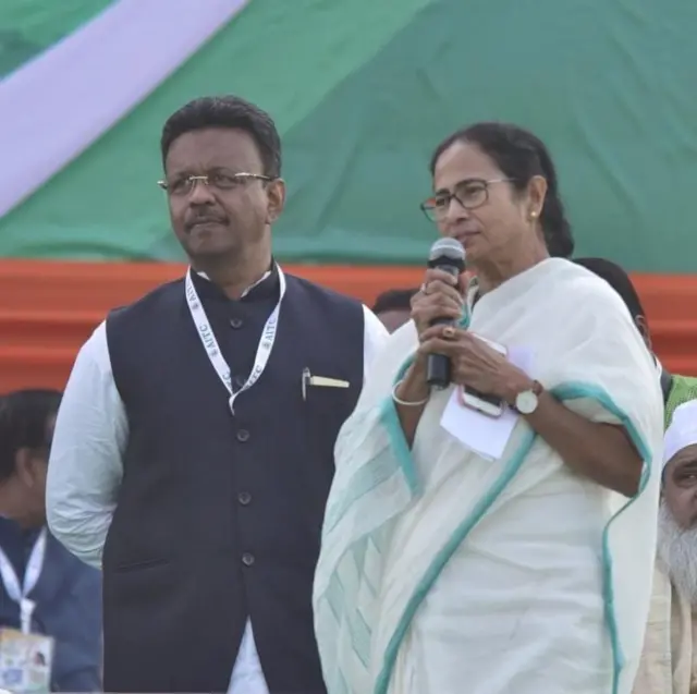 মুখ্যমন্ত্রী মমতা ব্যানার্জীর সঙ্গে ফিরহাদ হাকিম