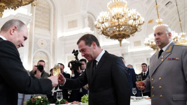President Vladimir Putin, Prime-Minister Dmitry Medvedev and general Sergei Surovikin in 2017 during a military award ceremony in the Kremlin