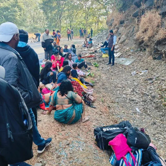 बसमधील नागरिक