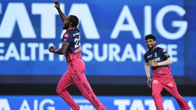 பவர்பிளேவிலேயே அபிஷேக் ஷர்மா, டிராவிஸ் ஹெட், இஷான் கிஷன் என சன்ரைசர்ஸ் அணியின் டாப் 3 பேட்டர்களை வெளியேற்றினார் ஜோஃப்ரா ஆர்ச்சர்