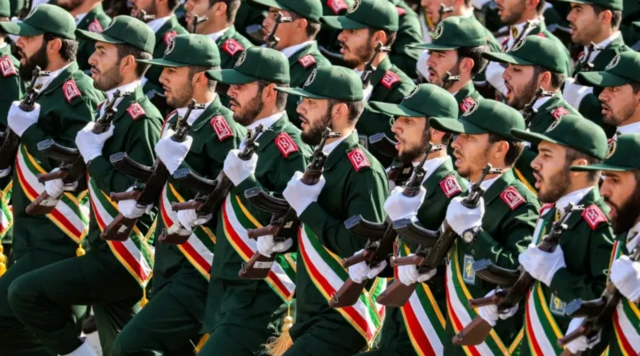 பதின்பருவ பெண் போராளியை பாலியல் வன்முறை செய்து கொலை செய்த இரான் பாதுகாப்புப் படையினர்: ரகசிய ஆவணத்தின் பின்னணி